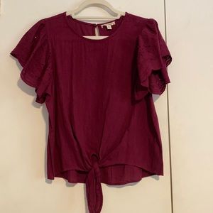 Adorable maroon blouse!